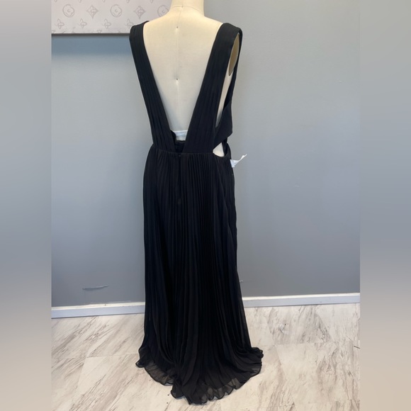 Fame and partners dress- black pleat v-neck with buttons - Picture 4 of 8